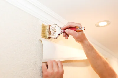 Pose de papier peint à Ancône — revêtements muraux et toiles de verre